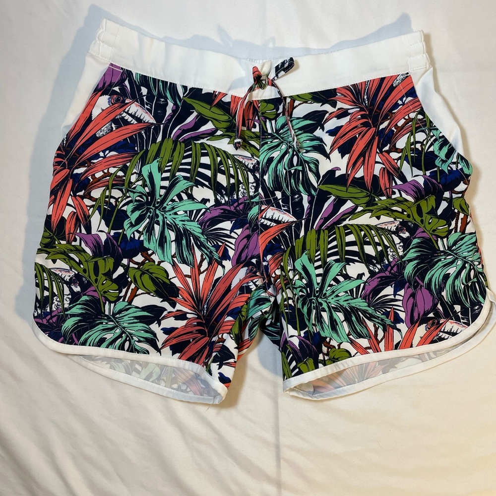 NWOT Columbia White Elastic Waist Tropical Shorts